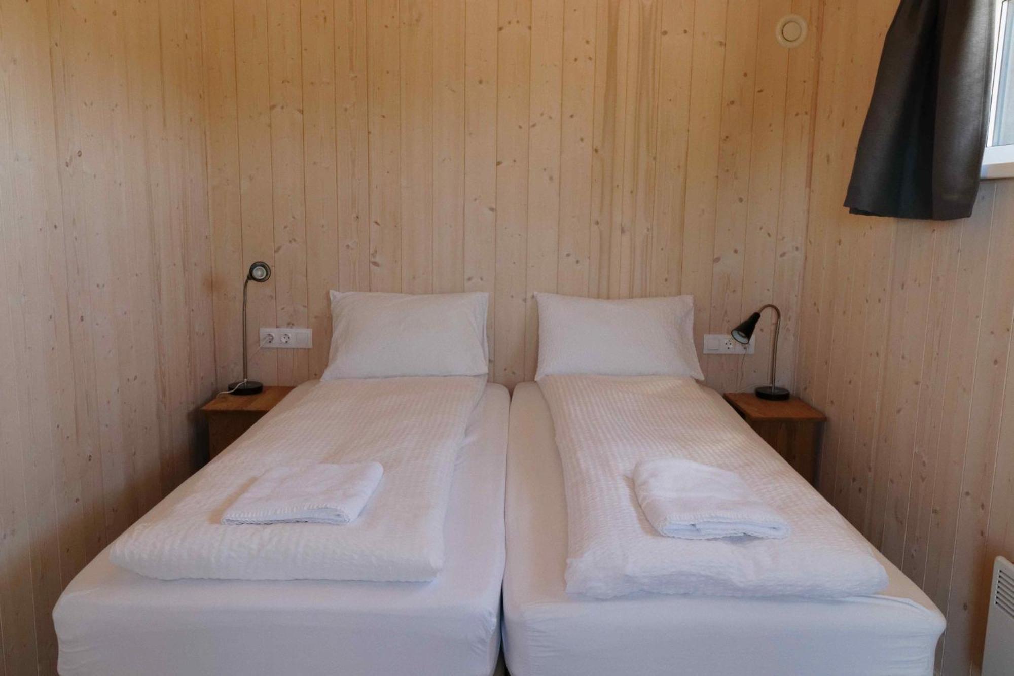 Dilksnes Guesthouse เฮิฟน์ ภายนอก รูปภาพ